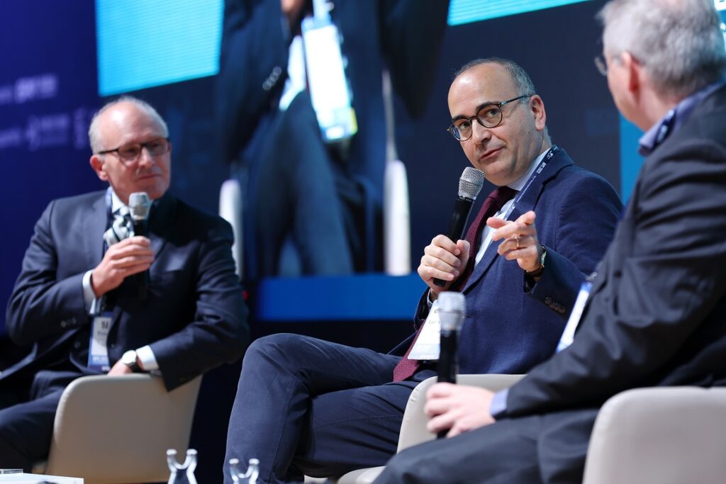 Il professor Greco, direttore del Criep, interviene nella conferenza